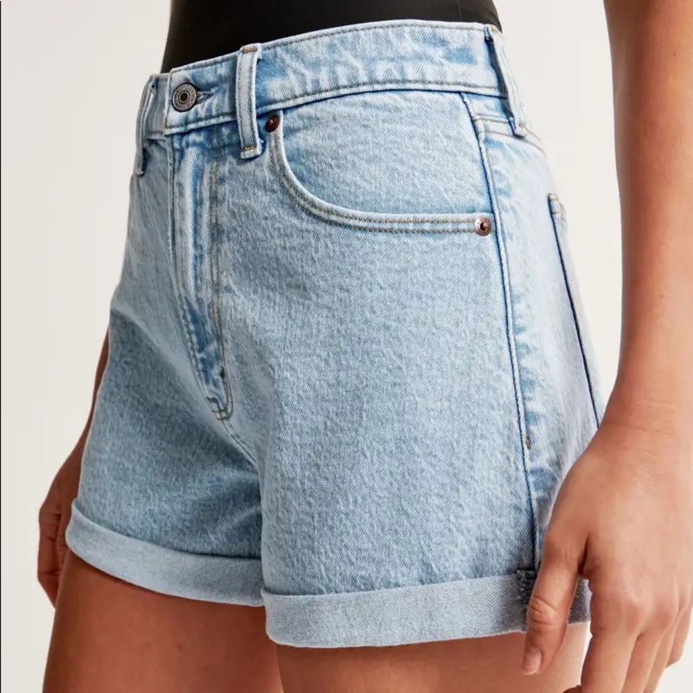 Abercrombie & Fitch The Mom Short High Rise